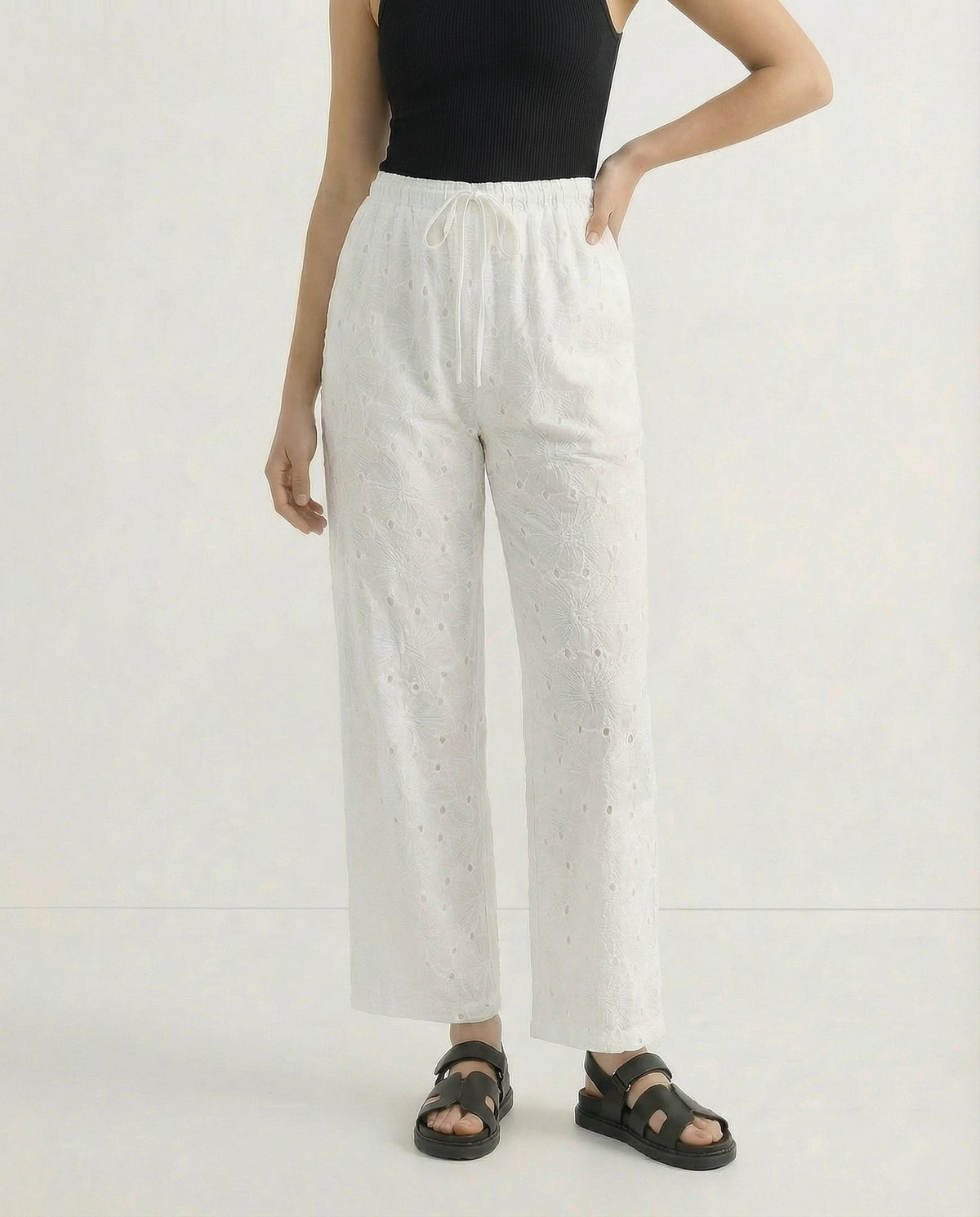 Claudia | Pantalón de Pierna Recta con Bordado Calado
