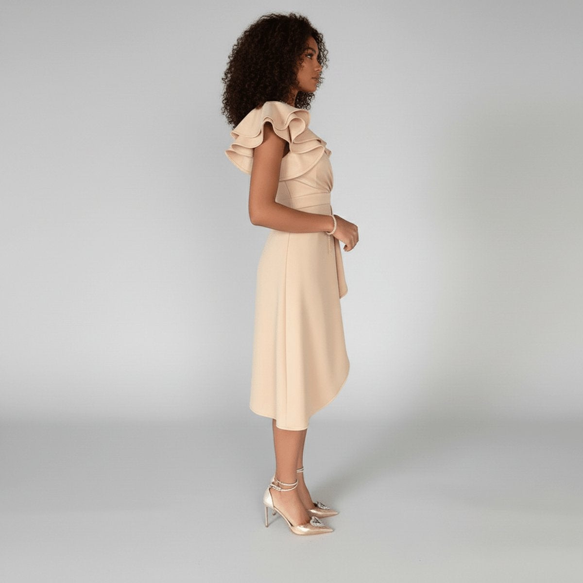 Remedios | Vestido Invitada Otoño Volantes Escote V Asimétrico